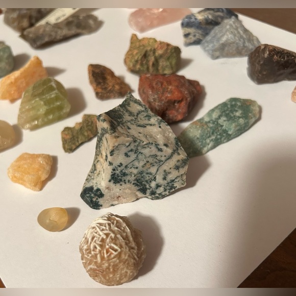 Nice rock stone mineral crystal collection Unique raw variety Fossil Lot Of 25 - Picture 10 of 11